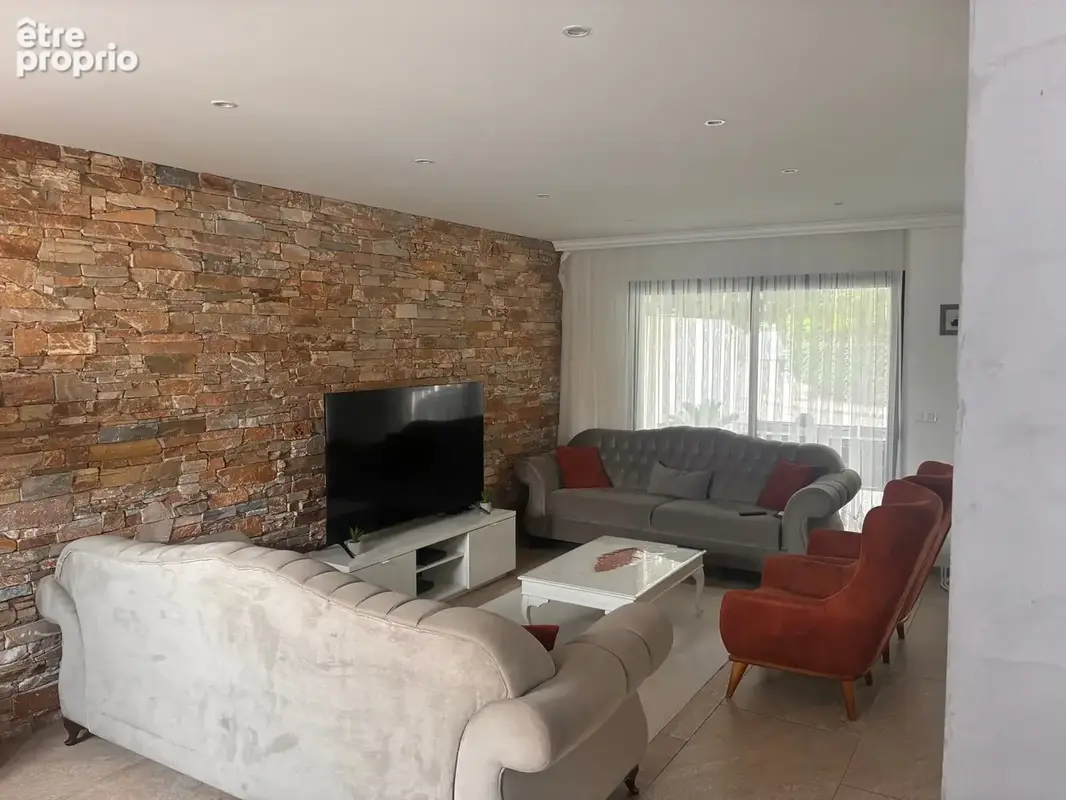 Maison récente 114 m2 avec garage et extérieur aménagé - Quartier Laure - photo 3