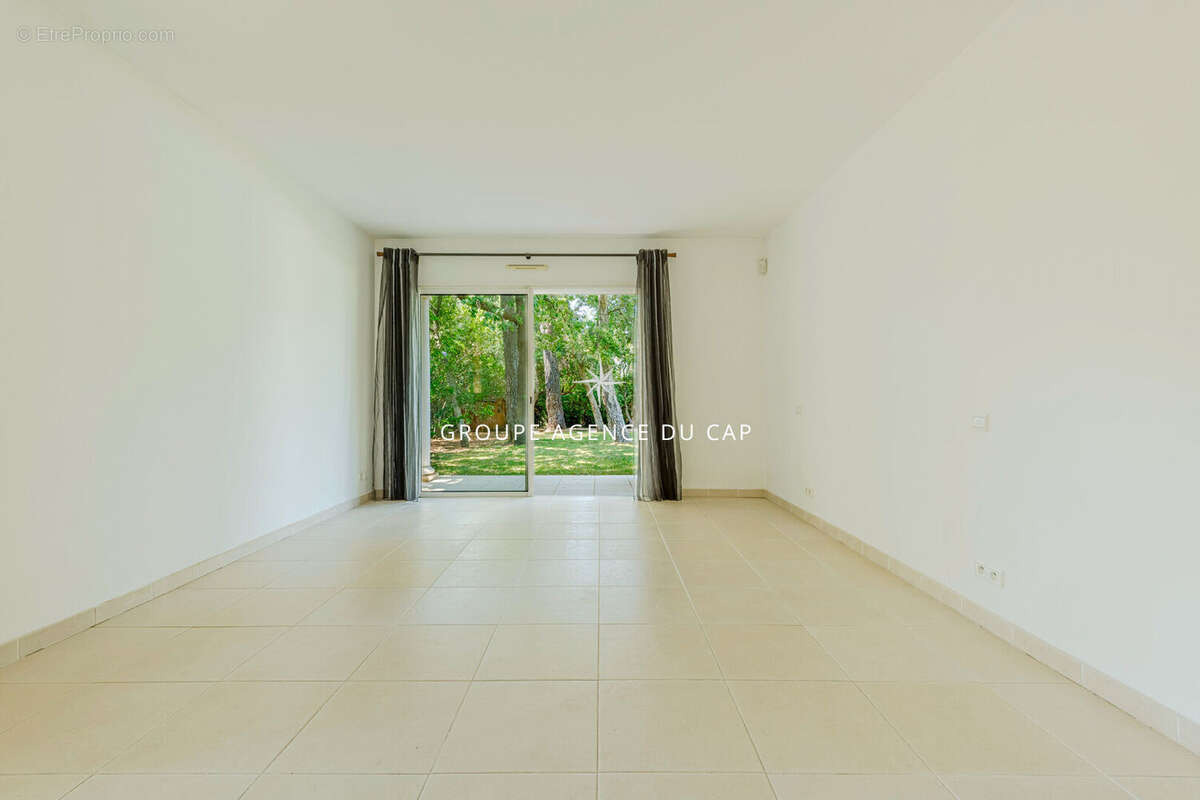 Superbe villa de plain-pied avec 5 chambres, piscine et double garage, proche golf et commerces - photo 14