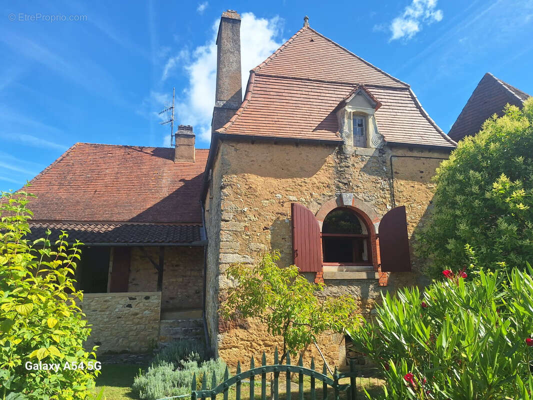 Maison à SAINT-GERMAIN-DE-BELVES