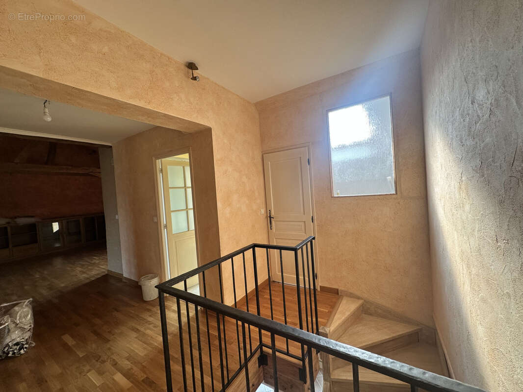 Maison à LA CHAPELLE-SAINT-LUC