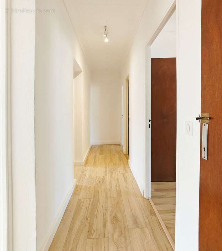 SALERNES appartement rénové, 2 pièces de 53.50 m² avec terrasse. - photo 5