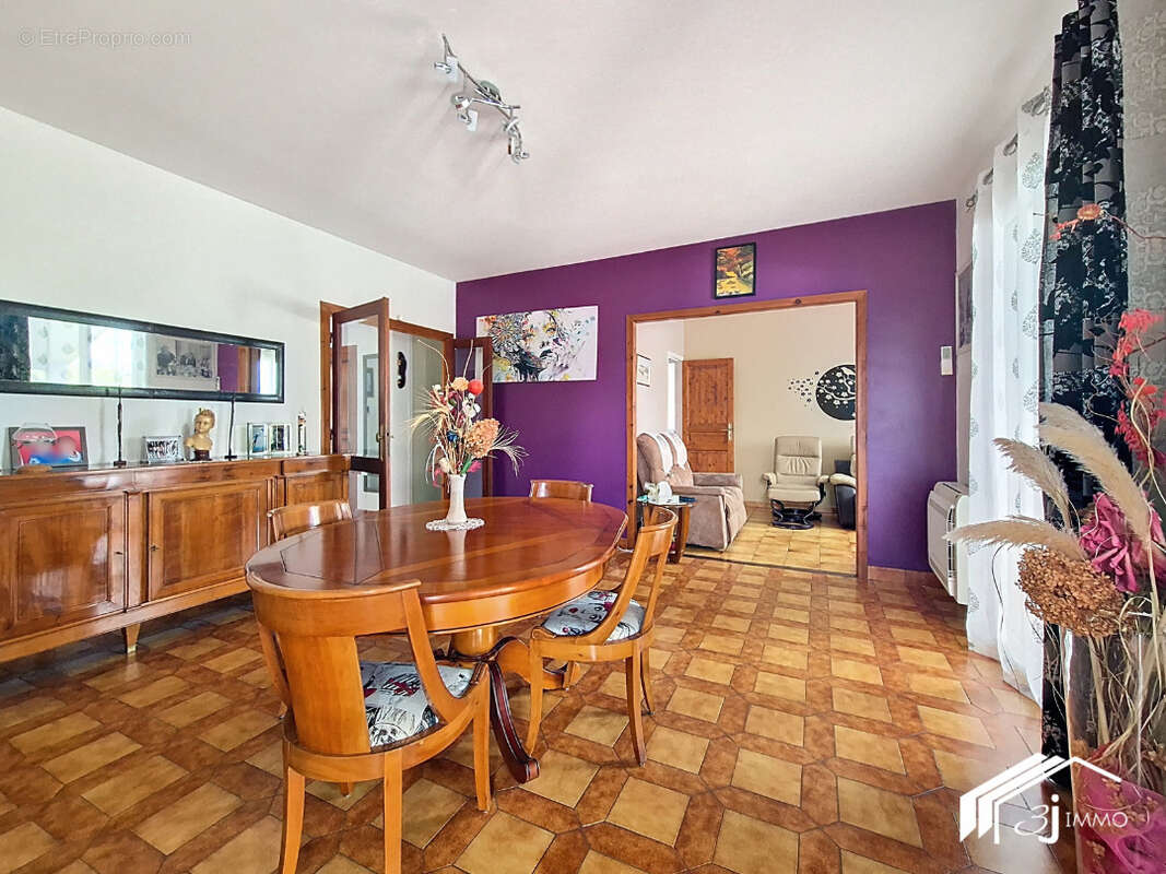 Maison à MONTAIGUT-SUR-SAVE