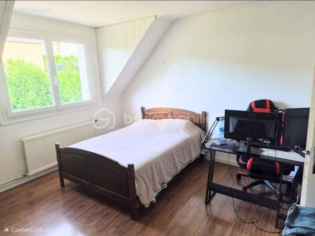 Une maison aux nombreux atouts, offrant espace, luminosité et une terrasse à aménager - photo 9