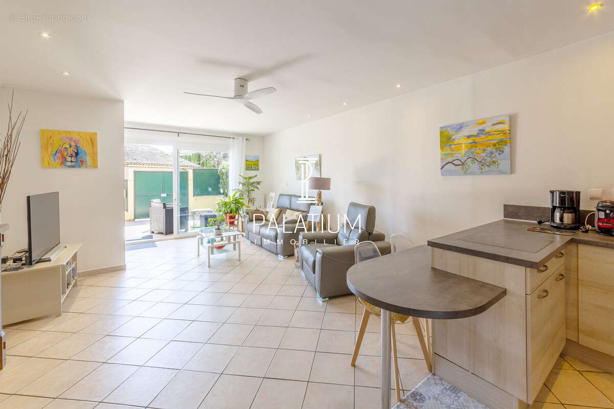 Appartement à GREOUX-LES-BAINS