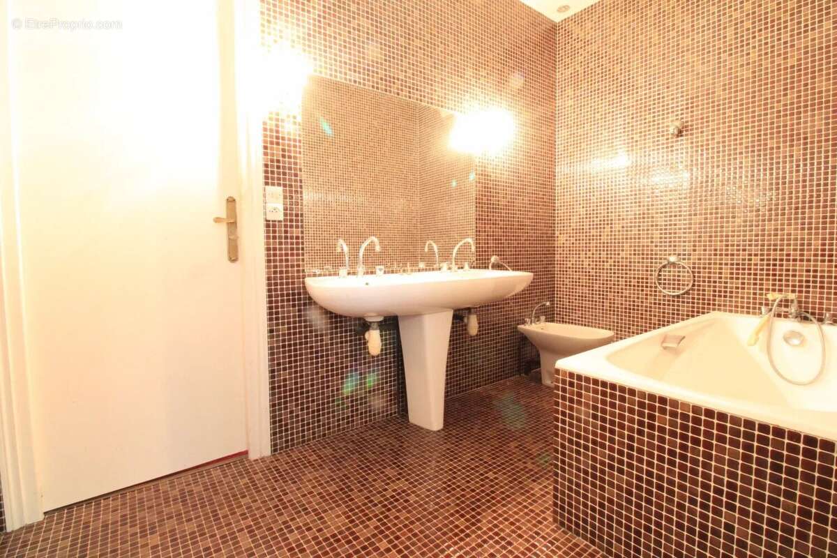 Propriété d'architecte de 316 m² sur un terrain de 14000 m² - photo 22