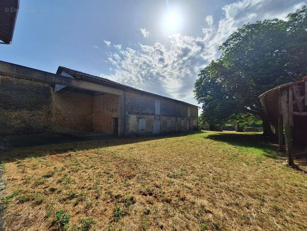 Maison à LOUZAC-SAINT-ANDRE