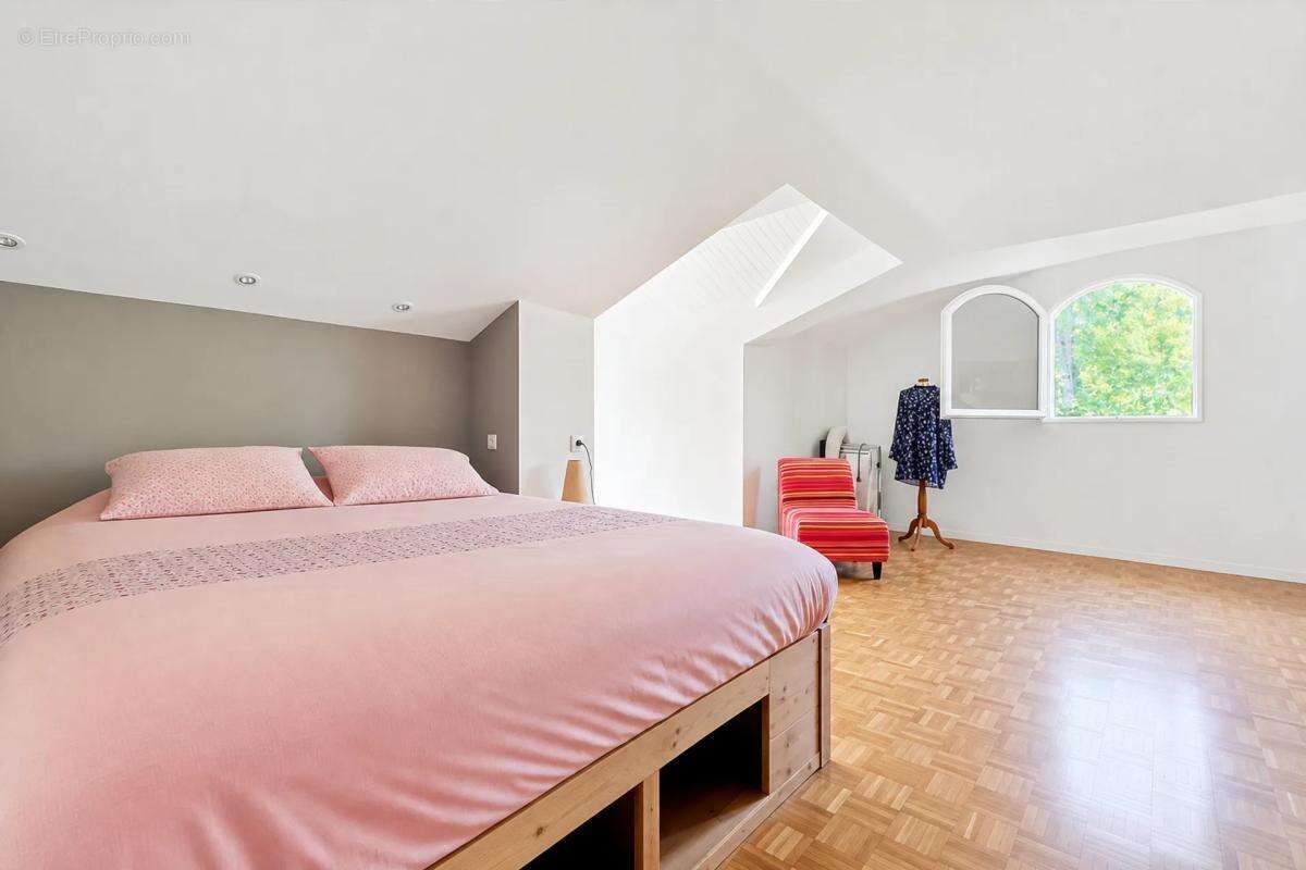 Maison de 11 pièces de 368 m² à Châteauneuf-sur-Isère - photo 14