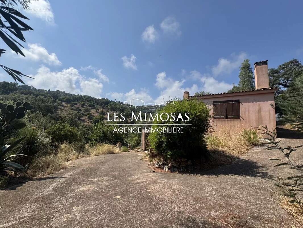 Maison à ROQUEBRUNE-SUR-ARGENS