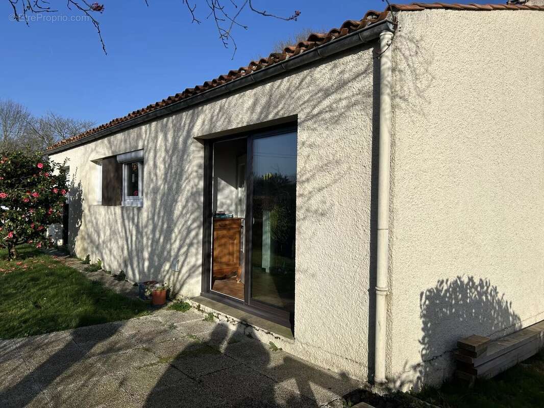 Maison à MONCOUTANT