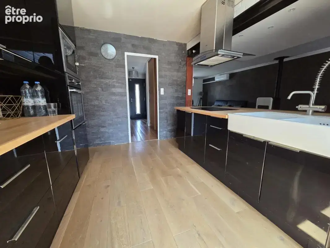 Superbe maison renovee offrant 132m² sur 495m² ac piscine !! - photo 7