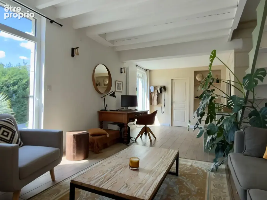 SAUMUR AGGLO, Bagneux. Maison tuffeau rénovée de 142m² avec terrasse et jardin paysagé clos - photo 10