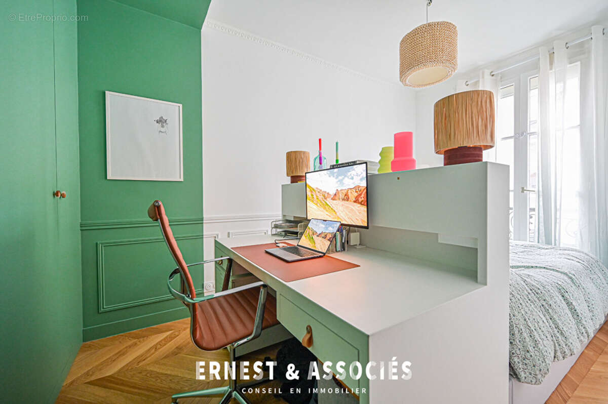 59406187e.jpg - Appartement à PARIS-10E