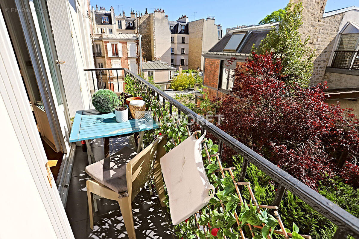 Appartement à PARIS-14E