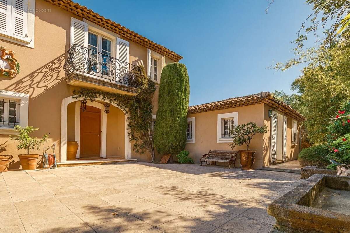 Maison à BORMES-LES-MIMOSAS