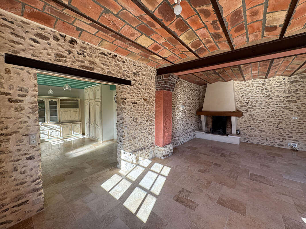 Ancien Corps de ferme du 19ème siècle rénové avec beau terrain centre de Garancières 7 pièces 210 m2 - photo 8