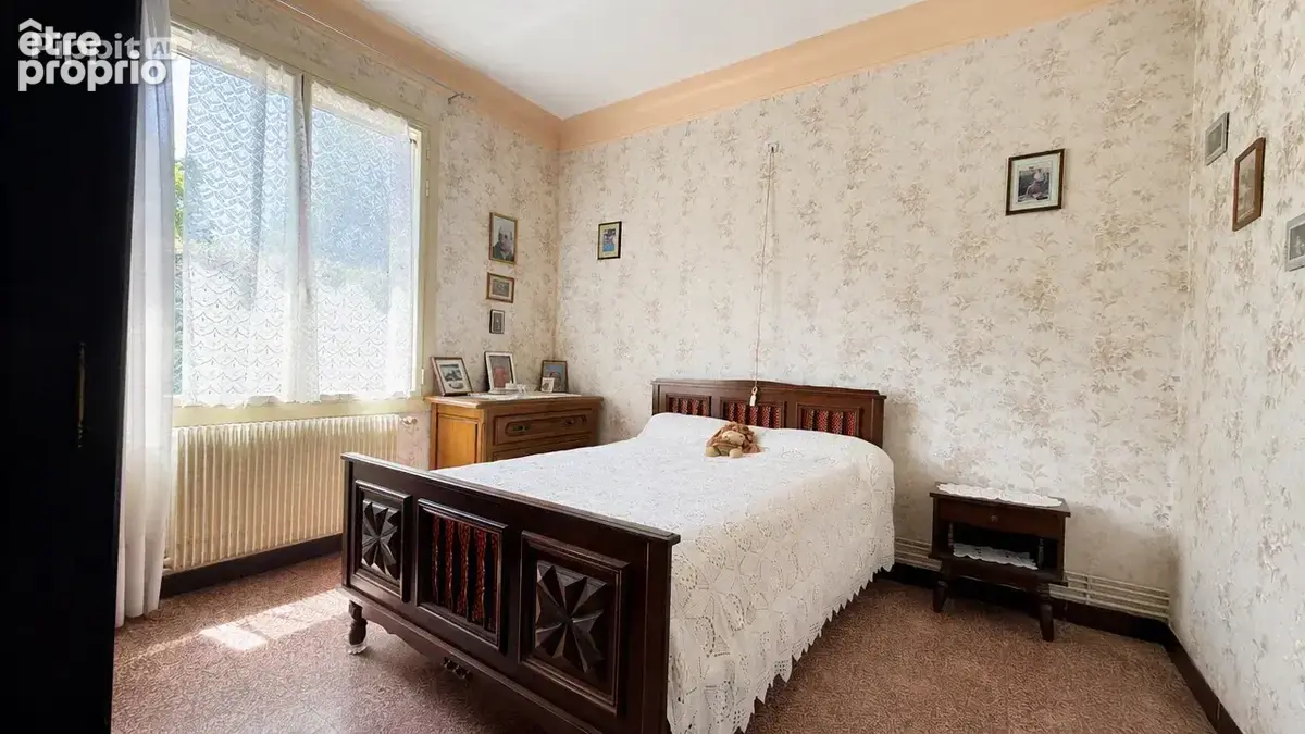 Propriété traditionnelle de 148 m2 sur parcelle arborée de 780 m2 avec dépendances - photo 6