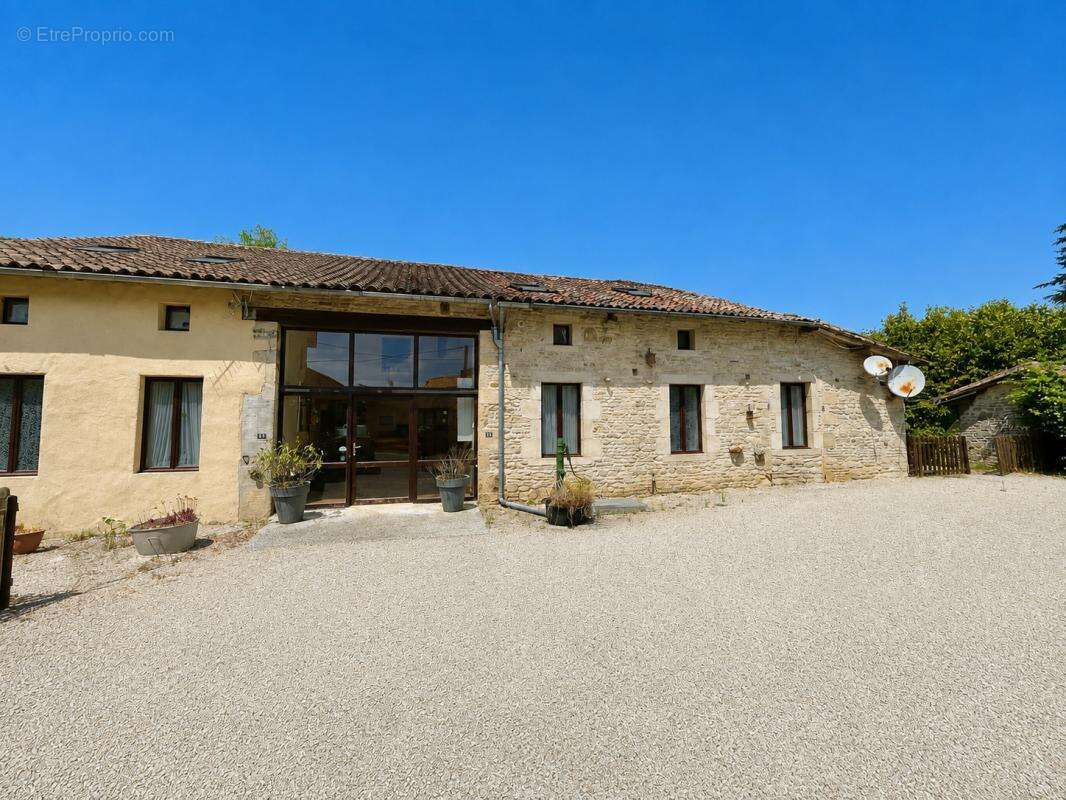 Corps de ferme, 2 gîtes accessibles PMR et une autre maison - photo 15