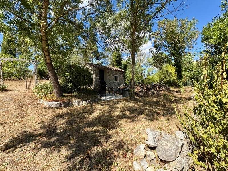 Magnifique maison en pierre de caractère avec annexes à Fayence (175 m² habitables + 126m2 de dépendances) (83) - photo 5