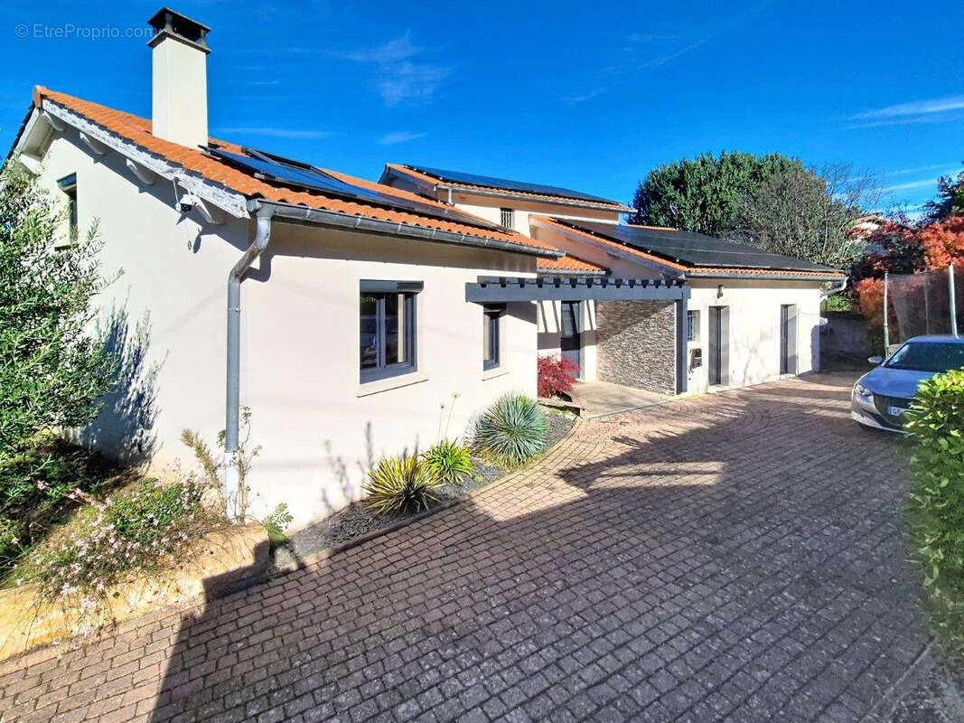 Maison à FLEURIEUX-SUR-L&#039;ARBRESLE