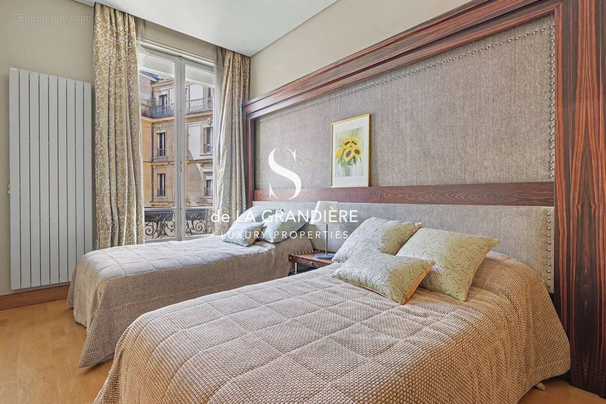 Appartement à PARIS-16E