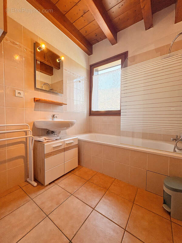 Appartement à MORILLON