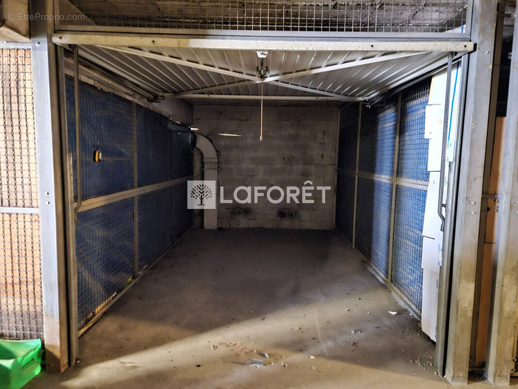 Parking à MARSEILLE-3E