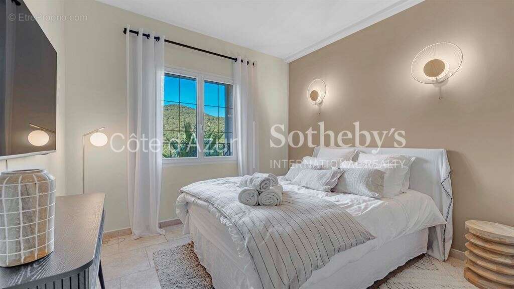 Maison de prestige à vendre dans le Golfe de Saint-Tropez, avec héliport privé - photo 15