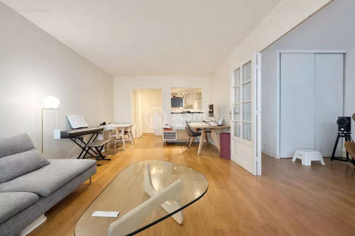 Appartement à COURBEVOIE
