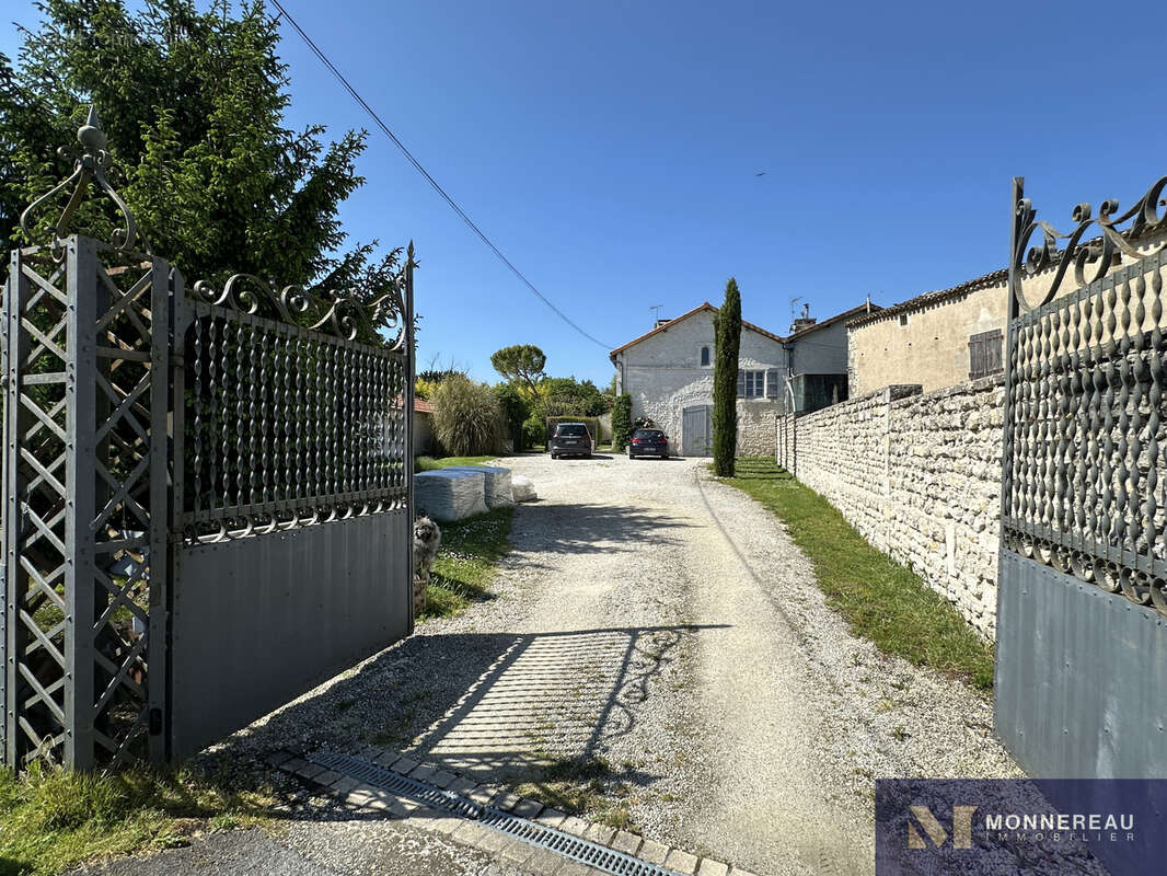 Maison à JURIGNAC