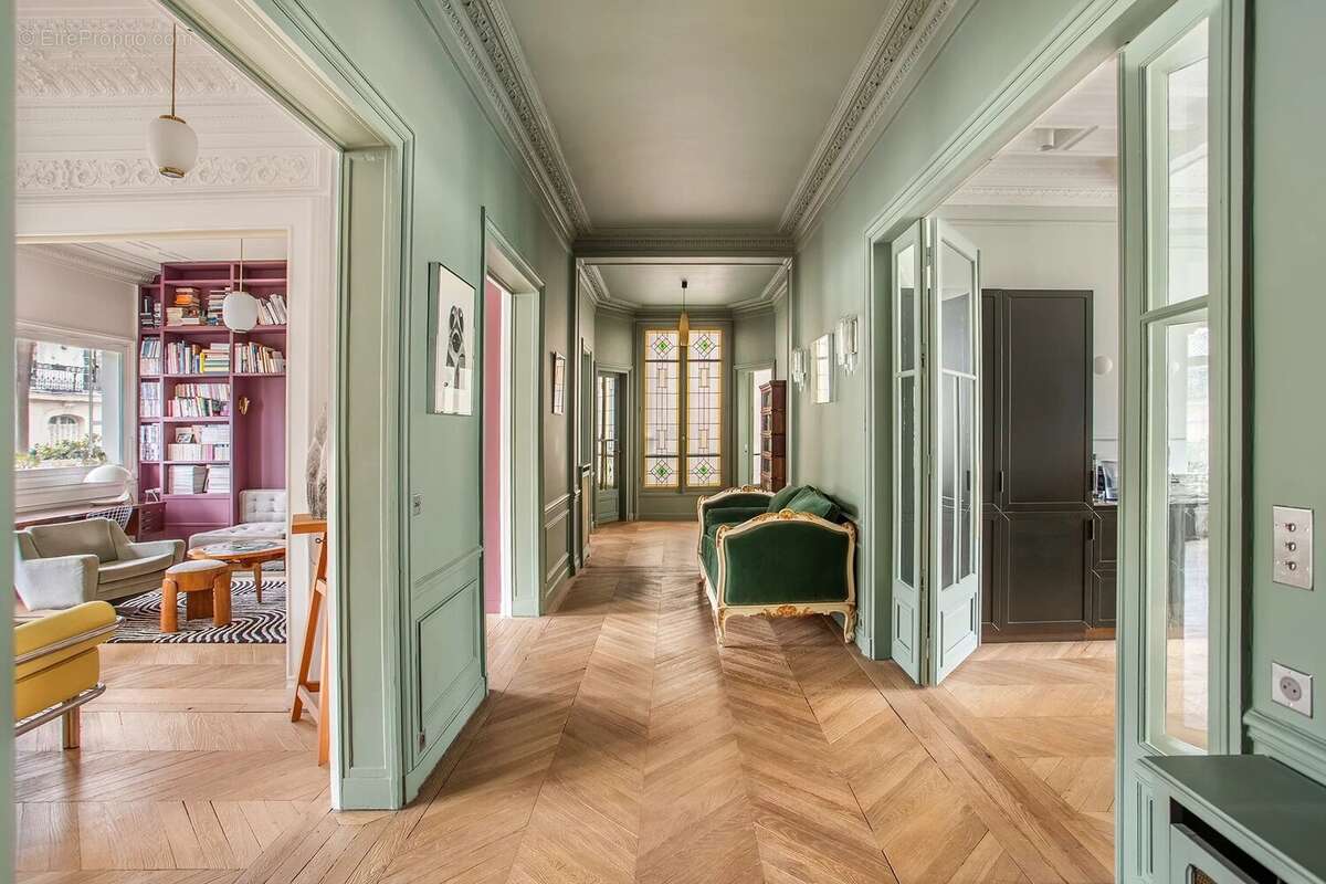 Appartement à PARIS-16E