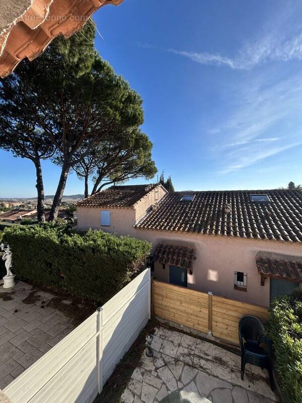 Appartement à COGOLIN