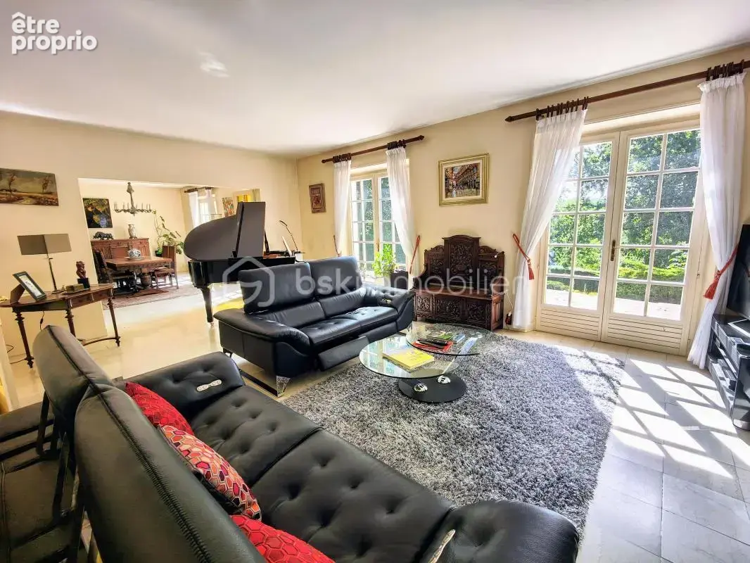 Maison d'exception dans un parc boisé privé avec tennis - photo 11