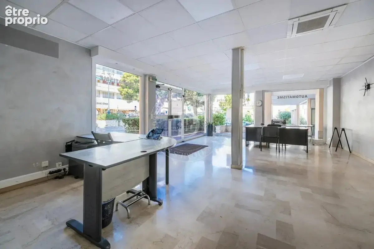 Beaulieu-sur-Mer – Local commercial de 90 m² avec quatre vitrines - photo 5
