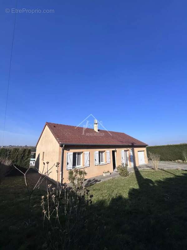 Maison à CHAREIL-CINTRAT