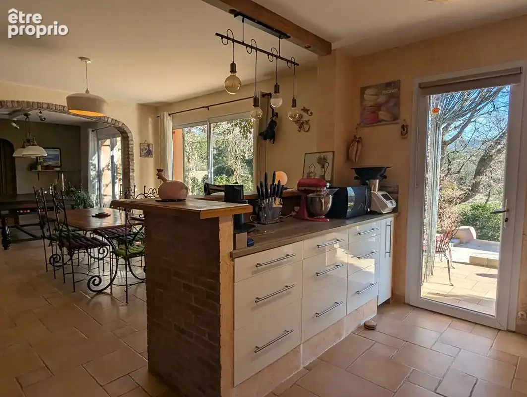 VILLECROZE charmante maison de 150 m², 4 chambres, piscine au calme - photo 8