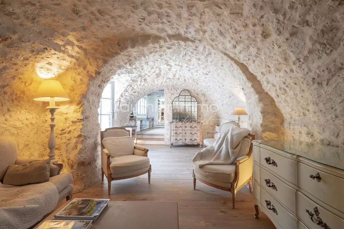 Maison à ROQUEFORT-LES-PINS