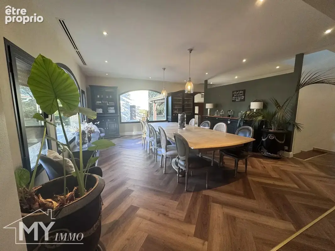 PINEUILH – Propriété d’exception de 350 m² avec piscine, au cœur d’un parc arboré de 5 500 m² et à deux pas des commodités - photo 10