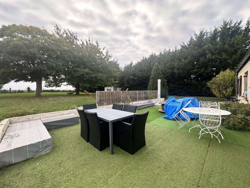 Maison à TREMBLAY-LES-VILLAGES