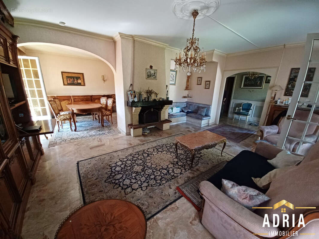 Séjour 40 m² - Maison à DORNOT