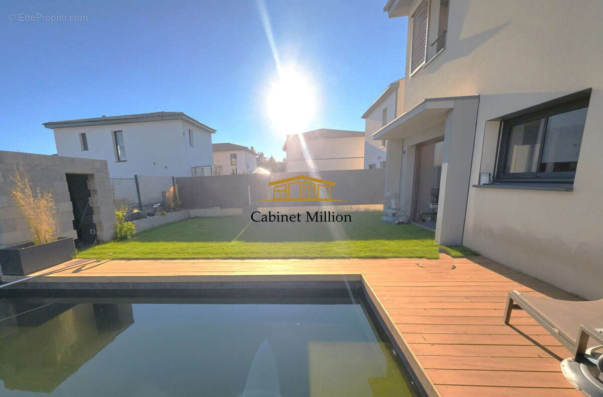 Maison à VIC-LA-GARDIOLE