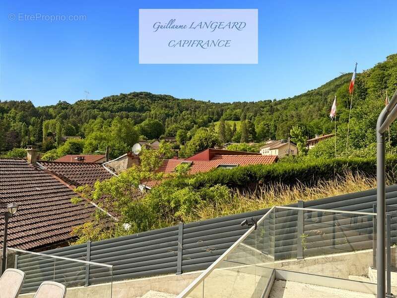 Au coeur de Thoirette (39240) - Maison de caractère en pierres – 4 chambres – Terrasses aménagées - photo 3