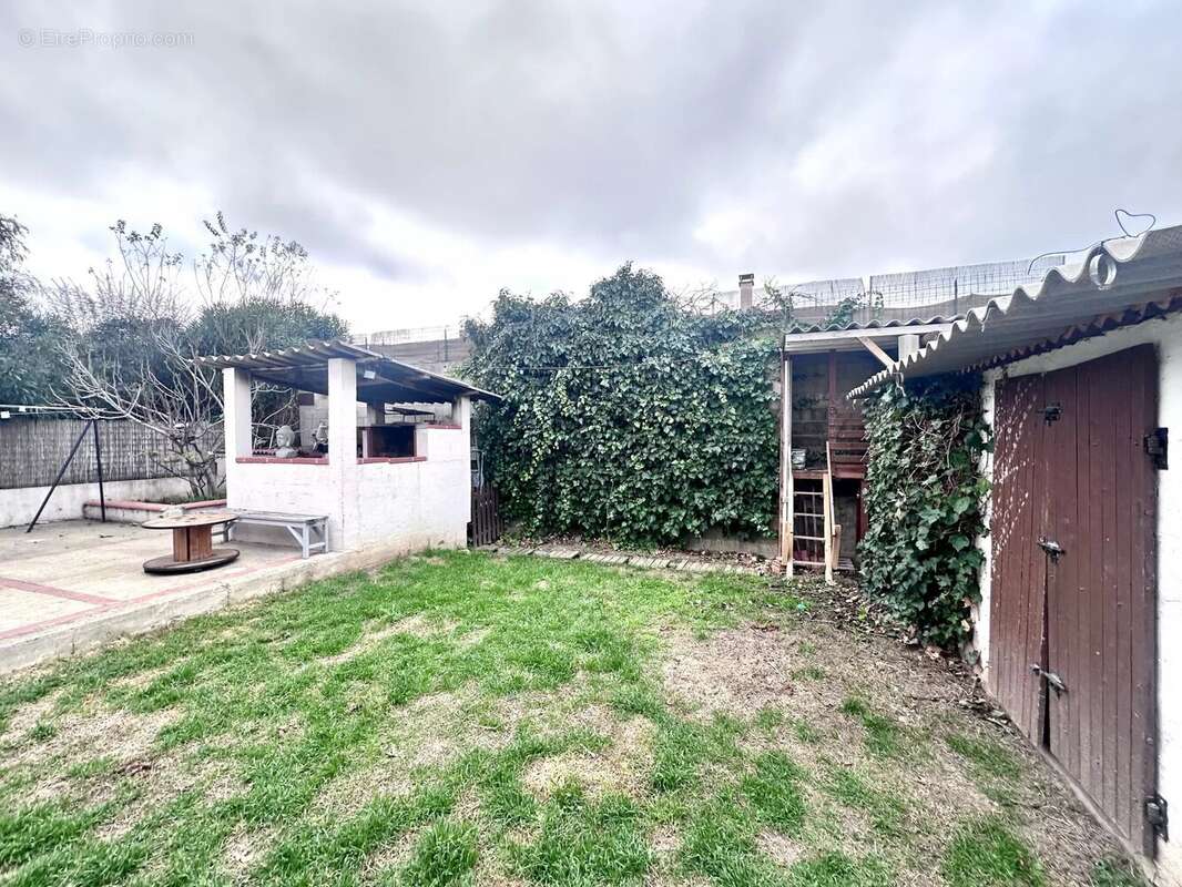 Maison à VILLELONGUE-DELS-MONTS