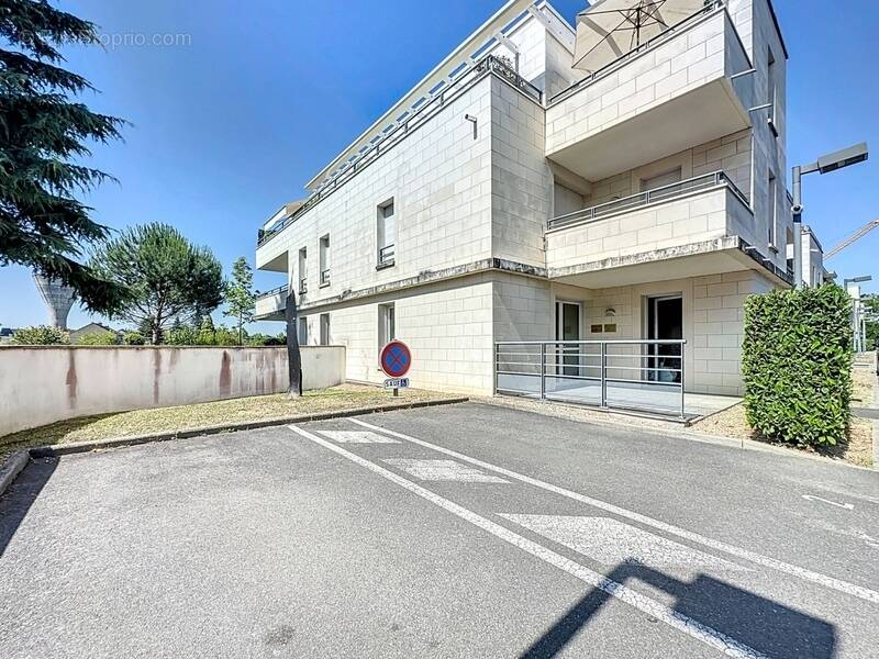 Commerce à SAINT-CYR-SUR-LOIRE