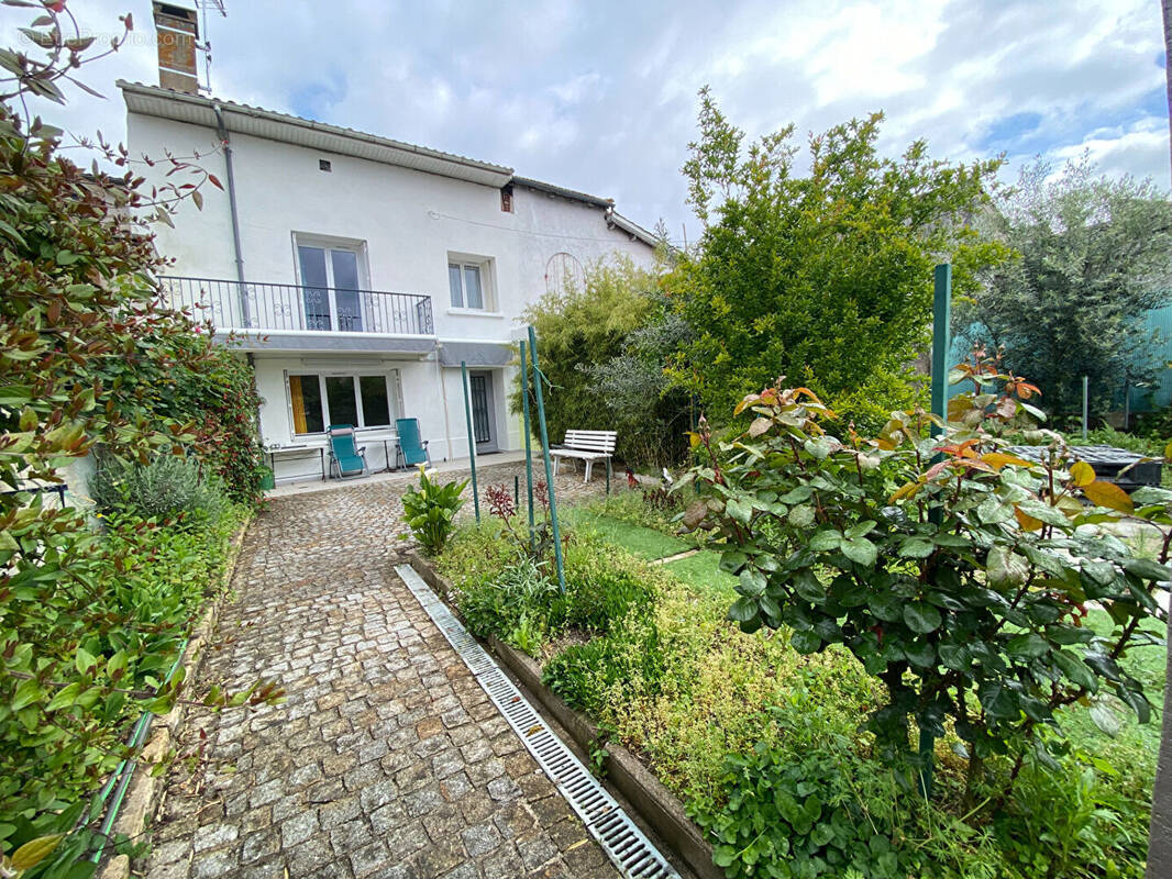 Maison à SAINTE-LIVRADE-SUR-LOT