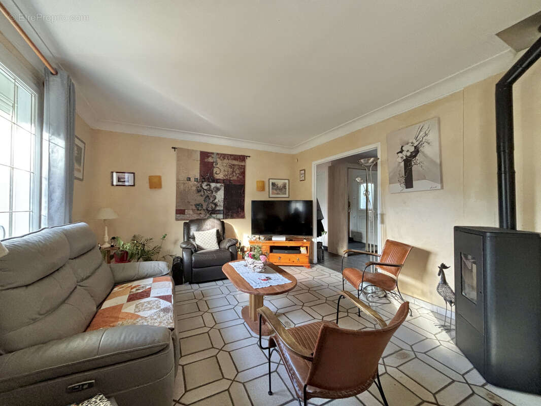 Maison à COLOMBIERS-SUR-SEULLES