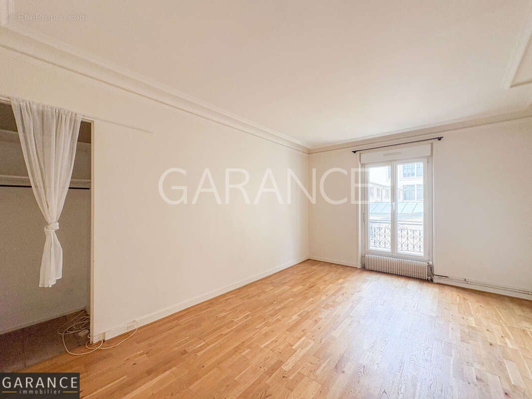 Appartement 83 m² à Paris-10e  - photo 9