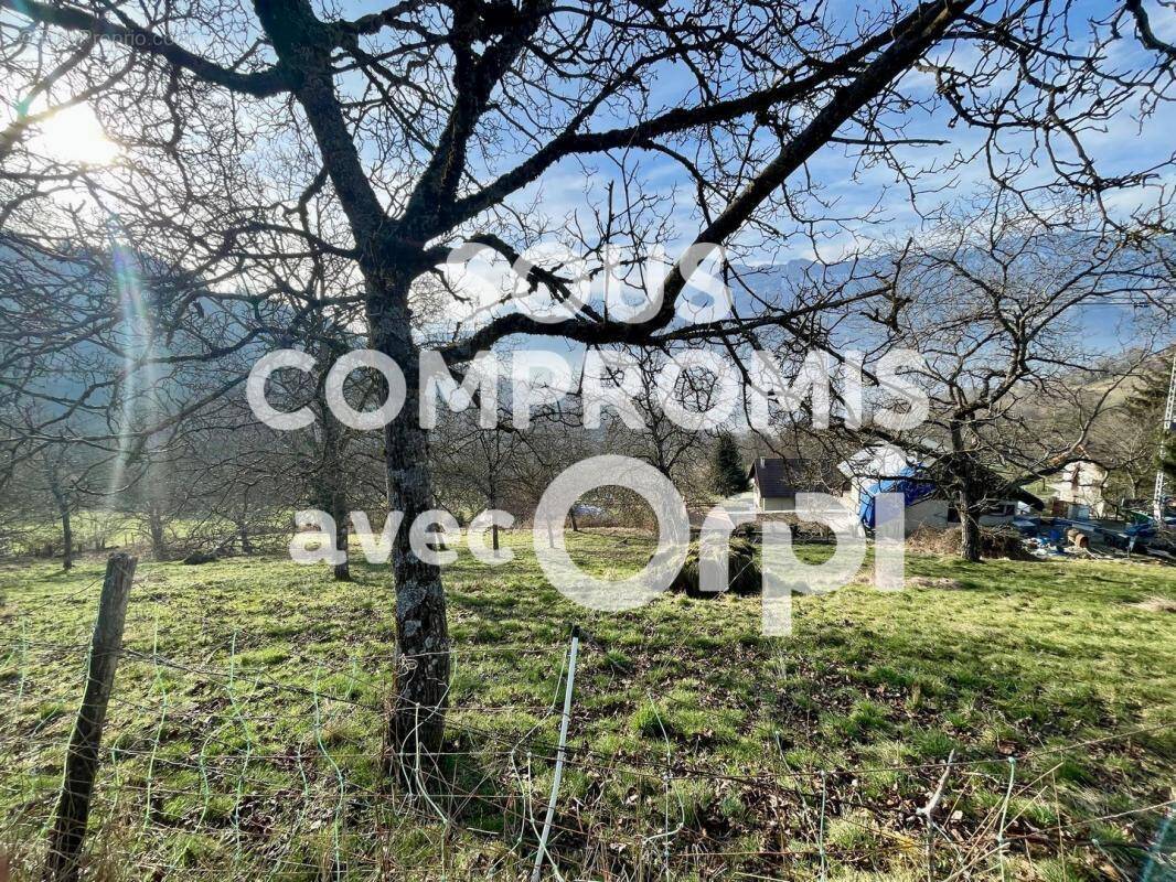 Terrain à HURTIERES