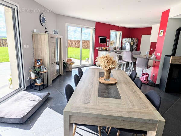 Maison à HORNOY-LE-BOURG