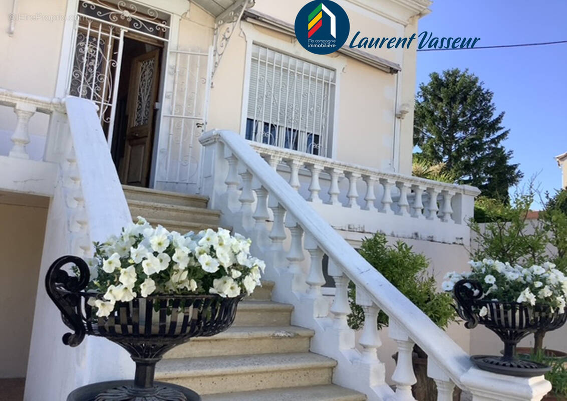 Maison à MONTELIMAR