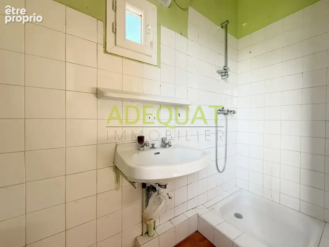 BOURGOIN JALLIEU, grande maison de ville à rénover / terrain de 158m2... - photo 8